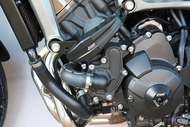 Слайдеры рамы мотоцикла продольные с черными кронштейнами GSG 1505040-Y43-SH