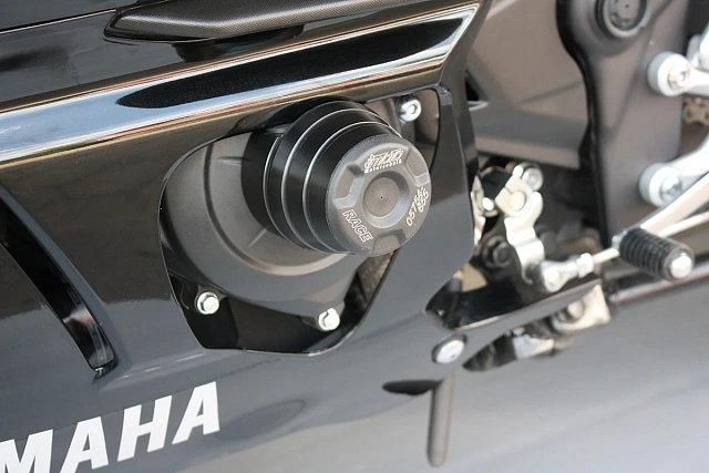 Слайдеры рамы мотоцикла продольные с черными кронштейнами GSG 60701055025-Y58