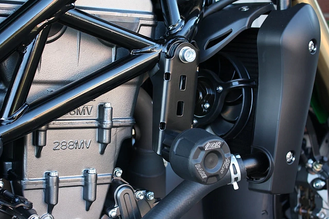 Слайдеры рамы мотоцикла с черными кронштейнами GSG 406022035-N7-SH