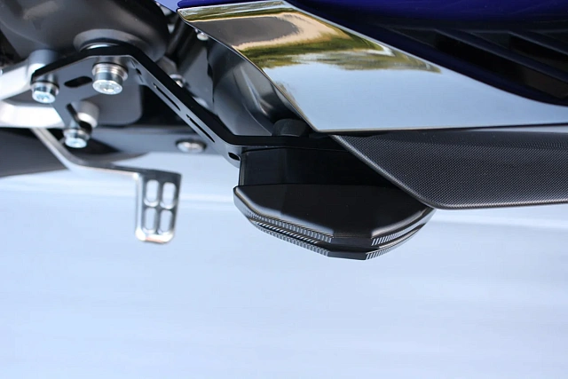 Слайдеры рамы мотоцикла продольные с черными кронштейнами GSG 60701055025-Y58