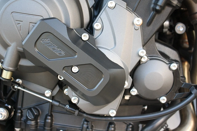 Накладка - слайдер моторной крышки мотоцикла правая GSG 170-90-40-T212R