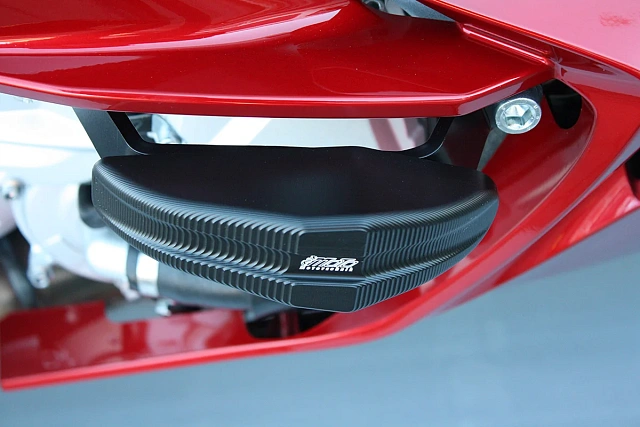 Слайдеры рамы мотоцикла продольные с черными кронштейнами GSG 1505040-Y47-SH