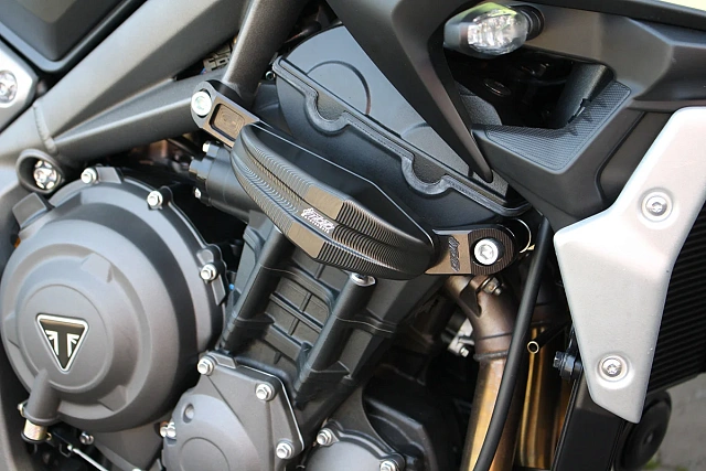 Слайдеры рамы мотоцикла продольные с черными кронштейнами GSG 1505040-T35-SH